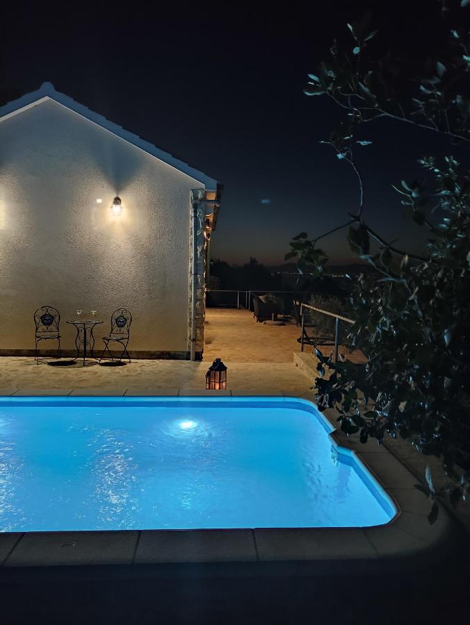 Secluded Holiday Home Heritage พอสติรา ภายนอก รูปภาพ